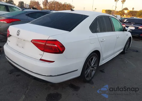2018 Volkswagen Passat 2.0T R-Line/2.0T S z USA, uszkodzony, nr VIN 1VWAA7A35JC022477